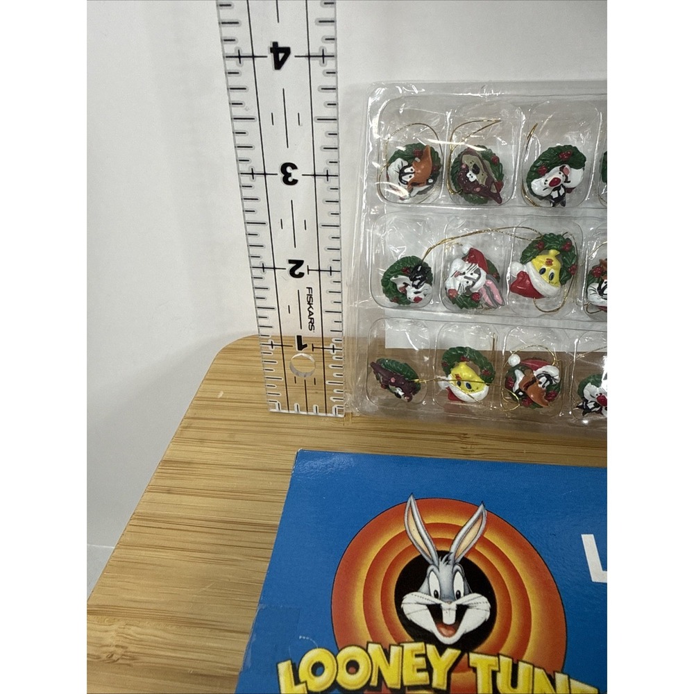 New 1999 Looney Tunes Mini Ornaments Christmas Tree Set of 18 Bugs Tweety Taz - Picture 3 of 4